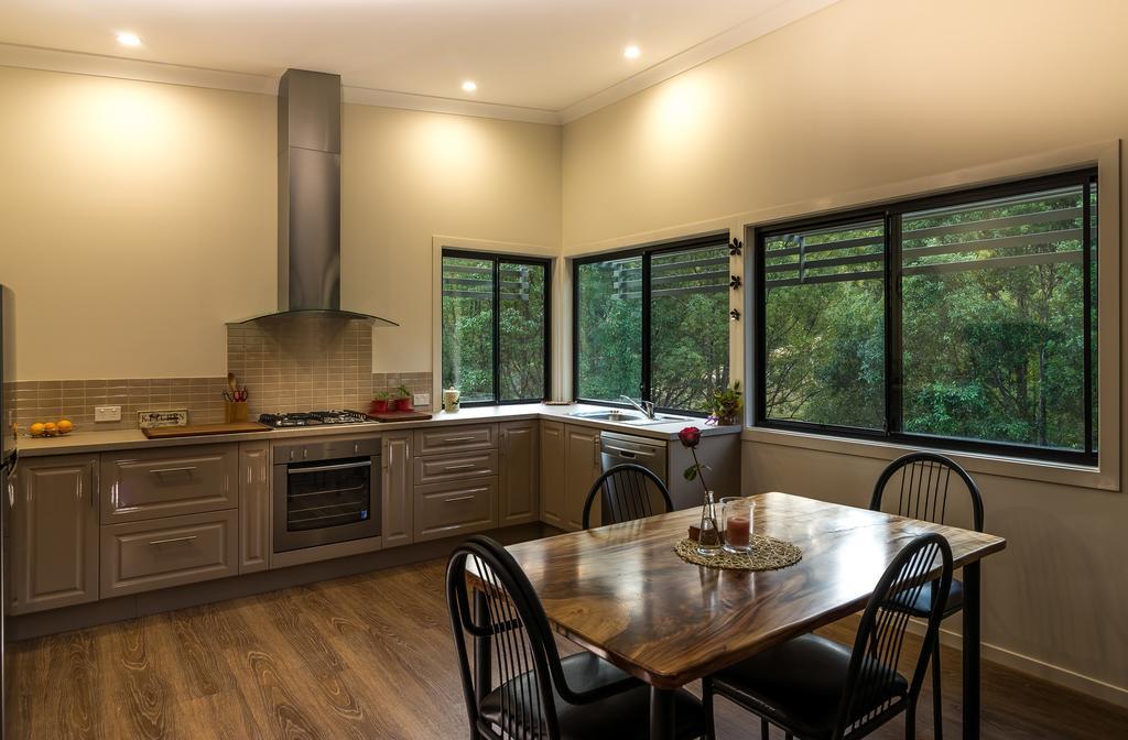 Babbling Brook Retreat Villa Limpinwood Phòng bức ảnh