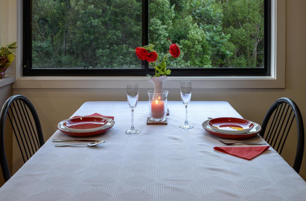Babbling Brook Retreat Villa Limpinwood Phòng bức ảnh